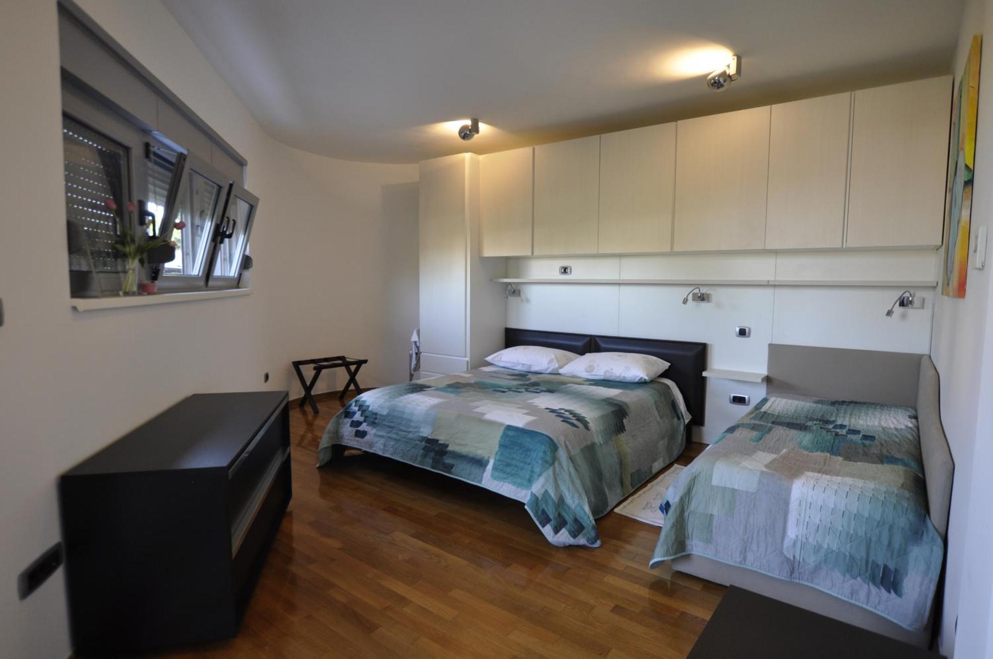 Alessia Apartments-Top Location And Garage Parking ロヴィニ エクステリア 写真